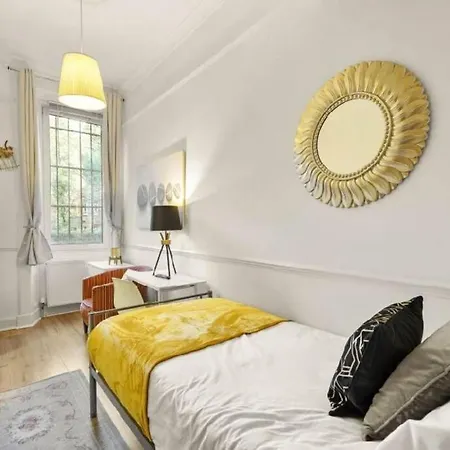 Sensational Apartments- Dalmeny Street