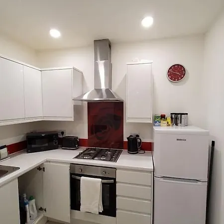 Sensational Apartments- Dalmeny Street *