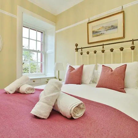 Elegant 3-bedroom Ramsay Garden In Centre Эдинбург