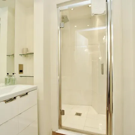 Апартаменты Elegant 3-bedroom Ramsay Garden In Centre *