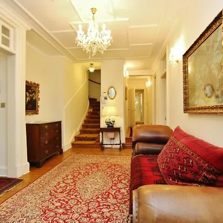 Elegant 3-bedroom Ramsay Garden In Centre Апартаменты *