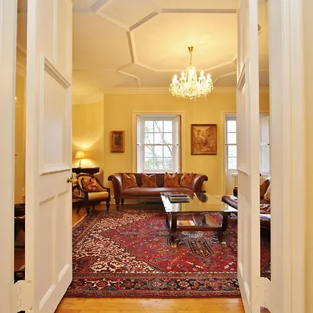 Elegant 3-bedroom Ramsay Garden In Centre Апартаменты Эдинбург