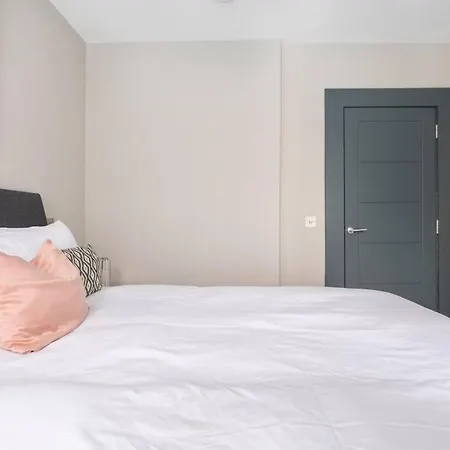 Immaculate 3 Bed With Private Entrance In Inverleith *