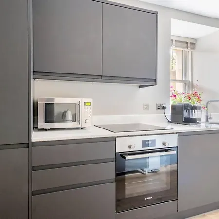 Immaculate 3 Bed With Private Entrance In Inverleith