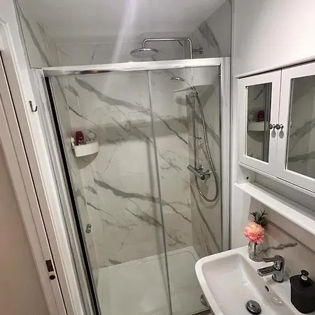 5 En-suite With Independent Entrance Gæstehus
