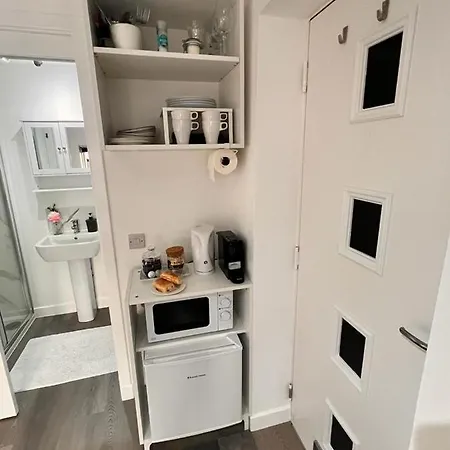 En-suite With Independent Entrance. Guest house *