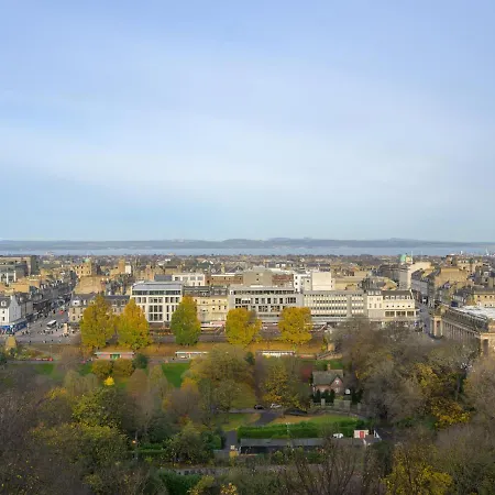 Historic Ramsay Garden Apt With Balcony Views - Pass The Keys *
