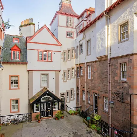 Historic Ramsay Garden Apt With Balcony Views - Pass The Keys Apartmán *