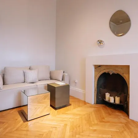 Apartment Contemporary 1bd Flat Wview Of Castle! *