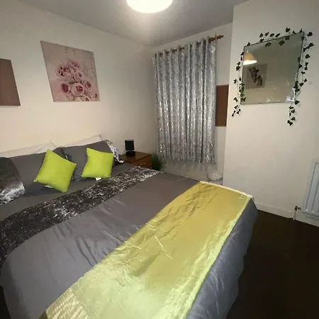 Lovely Double With Private Bathroom And Double With Shared Toilet & Parking Free Privatunterkunft