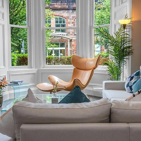 Elegant 3bed-central -by Homes