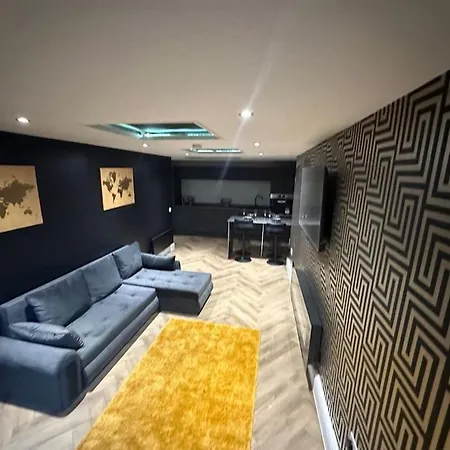 Murrayfield Stadium Basement ,murieston -3 Bed 3 Bath