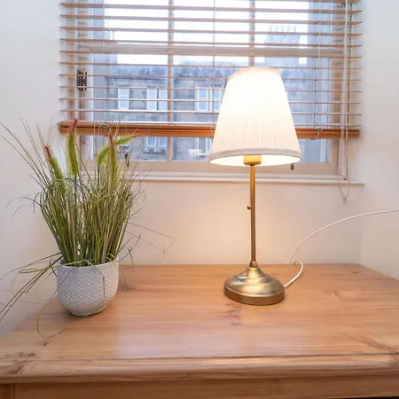 Large Corner Appartement