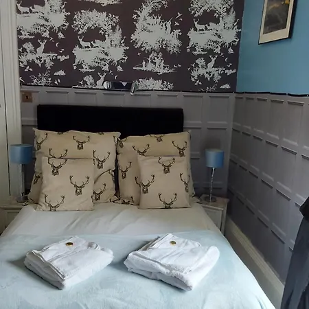 Pensión East Claremont 4*