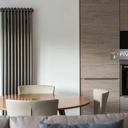 Апартаменты Cool Urban With Stunning Castle Views *