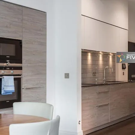 Апартаменты Cool Urban With Stunning Castle Views