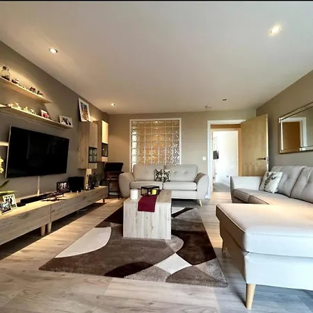Your Private And Bathroom In Our Homestay Edinburgh
