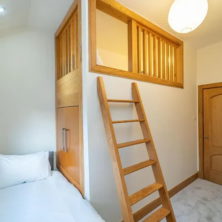 Spacious 3 Bed Townhouse With Parking Apartamento *