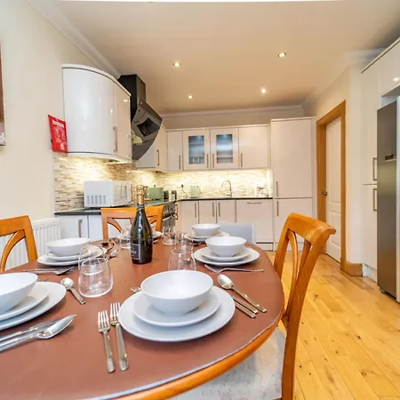 Apartamento Spacious 3 Bed Townhouse With Parking