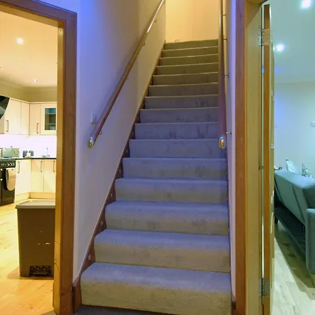 Spacious 3 Bed Townhouse With Parking Apartamento *