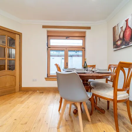Spacious 3 Bed Townhouse With Parking Apartamento *