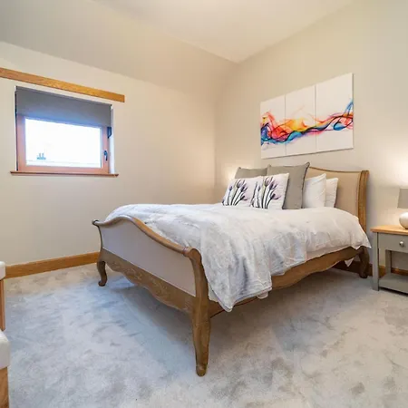 Spacious 3 Bed Townhouse With Parking Apartamento