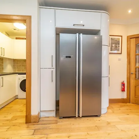 Spacious 3 Bed Townhouse With Parking Edimburgo