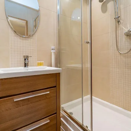 Spacious 3 Bed Townhouse With Parking Apartamento *