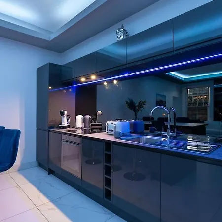 Apartment Spacious Modern Centre Castle Views Edinburgh