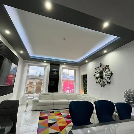 Spacious Modern Centre Castle Views Daire Edinburgh