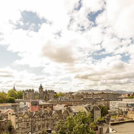 Lovely 2 Bed Flat Located Next To Castle Апартаменты Эдинбург