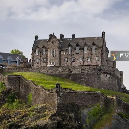 Cool Urban With Stunning Castle Views * Edinburgh