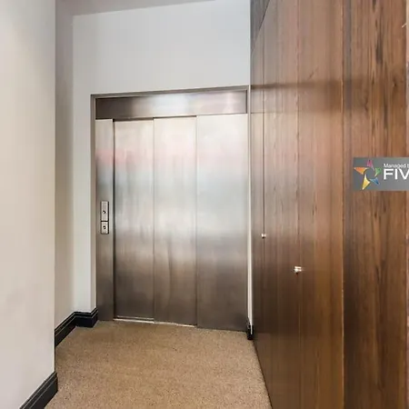 Апартаменты Cool Urban With Stunning Castle Views *