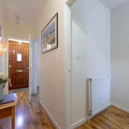 Spacious Murrayfield Flat - Pass The Keys *