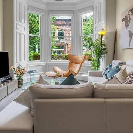 Elegant 3Bed-Central Edinburgh -By Holiday Homes