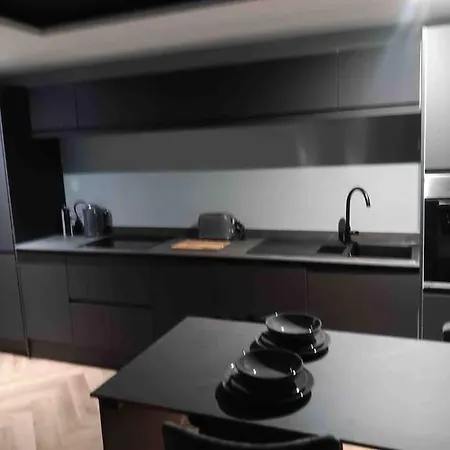 Murrayfield Stadium Basement - 3 Bed 3 Bath *