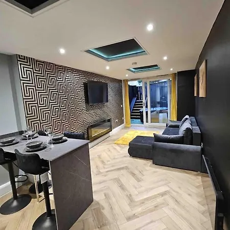 Murrayfield Stadium Basement ,murieston -3 Bed 3 Bath Apartment Edinburgh