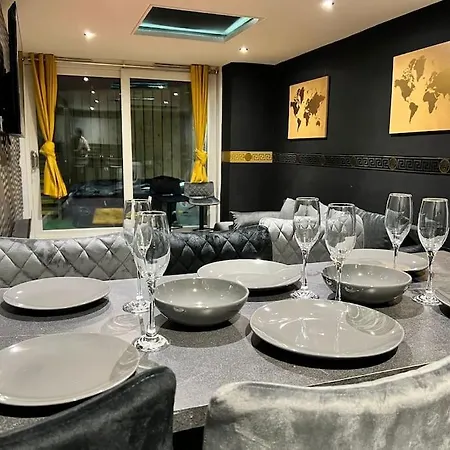 Murrayfield Stadium Basement - 3 Bed 3 Bath *