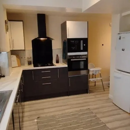 3 Bed House In - Private Parking Villa Edinburgh