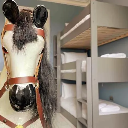 Spacious Modern Centre Castle Views Daire *