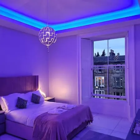 Apartment Spacious Modern Centre Castle Views Edinburgh