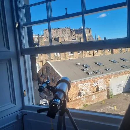 Spacious Modern Centre Castle Views Apartmán *