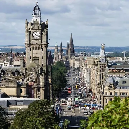 Spacious Modern Centre Castle Views Edinburgh