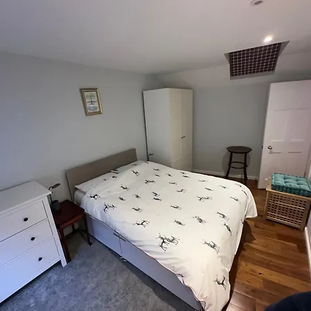 One Bee Apartment