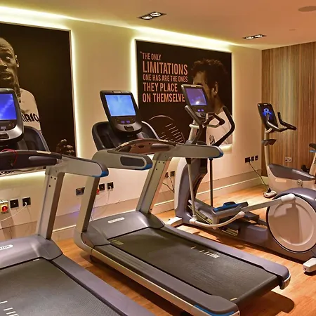 Doubletree By Hilton Edinburgh - Queensferry Crossing מלון