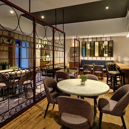 Marriott Holyrood 4*