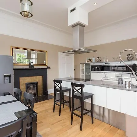 Prime Centre - 4 Bed Penthouse