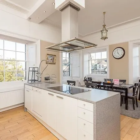 Prime Centre - 4 Bed Penthouse דירה אדינבורו