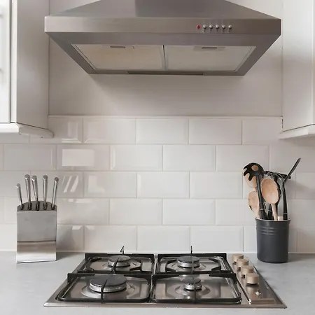 High Street Apartment *