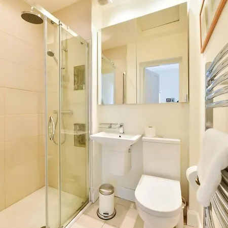 Guestready - Lovely & Overlooking Castle * Edinburgh
